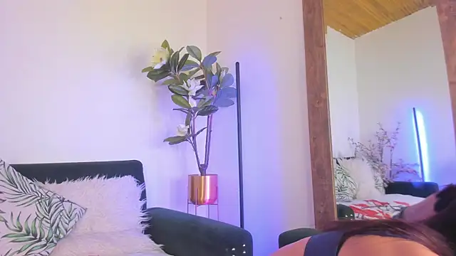 Snapshot of megan_shyne chatting on 06-15-26, 04:58 megan shyne online show from 06-15-26, 04:58