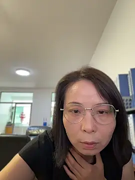 Snapshot of lisha521 chatting on 06-16-26, 01:08 lisha521 online show from 06-16-26, 01:08