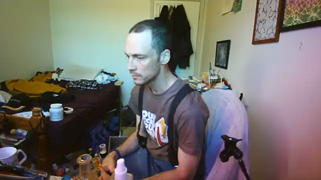Snapshot of JohnnyMoves chatting on 06-21-26, 07:16 JohnnyMoves online show from 06-21-26, 07:16