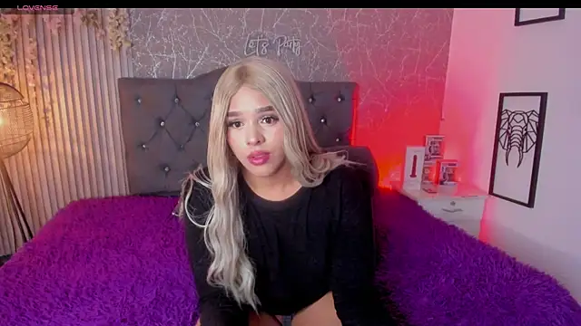 Snapshot of Melody_p chatting on 07-22-26, 03:53 Melody p online show from 07-22-26, 03:53