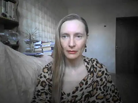 LunaBelle8 online show from 04-28-26, 02:33