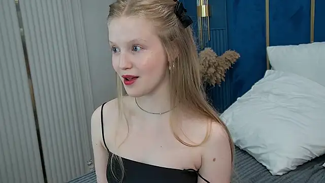 Snapshot of LilianHowards chatting on 06-26-26, 01:26 LilianHowards online show from 06-26-26, 01:26