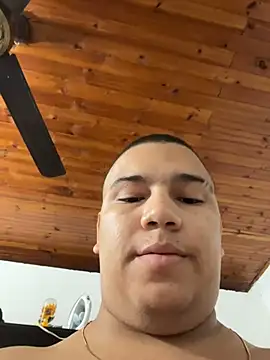 Snapshot of Patricio_02 chatting on 07-07-26, 12:31 Patricio 02 online show from 07-07-26, 12:31