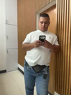 Snapshot of Patricio_02 chatting on 07-23-26, 03:21 Patricio 02 online show from 07-23-26, 03:21