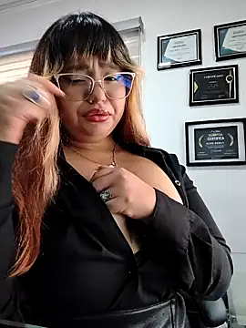 BelleVivianne online show from 04-30-26, 01:06