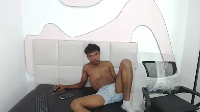 Chris Hott online show from 04-19-26, 02:22