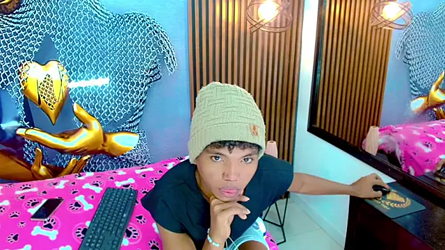 Chris Hott online show from 05-18-26, 07:09