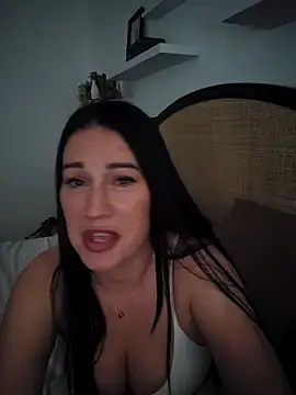 Snapshot of ashleyleeXX chatting on 04-27-26, 10:57 ashleyleeXX online show from 04-27-26, 10:57