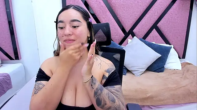 Snapshot of MiaaCastroo chatting on 07-31-26, 05:12 MiaaCastroo online show from 07-31-26, 05:12