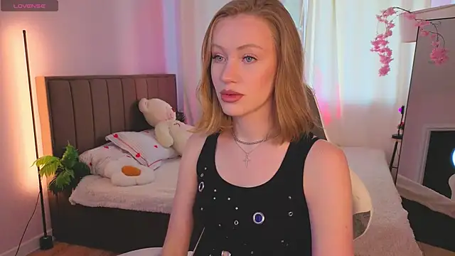 EvaHamilton online show from 07-13-26, 12:24