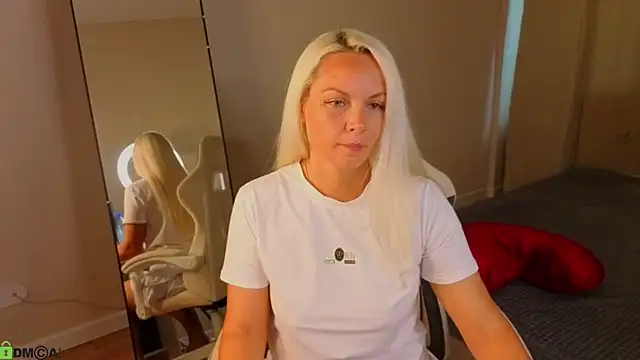 Snapshot of April_Nelson chatting on 06-16-26, 02:58 April Nelson online show from 06-16-26, 02:58