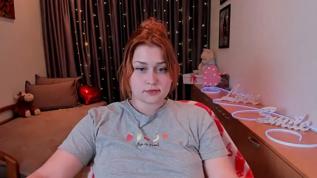 Snapshot of NoraLiin chatting on 05-15-26, 07:43 NoraLiin online show from 05-15-26, 07:43