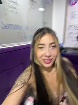 ManuelaVlez online show from 04-21-26, 02:15