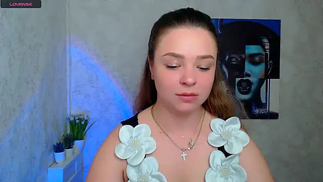 NicoleAura online show from 05-12-26, 06:32