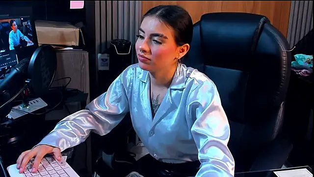 Snapshot of isabella_hv chatting on 06-03-26, 08:03 isabella hv online show from 06-03-26, 08:03
