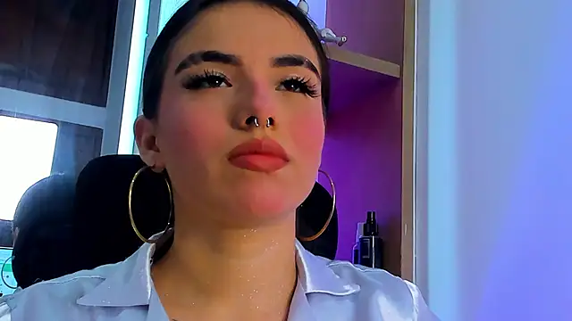 Snapshot of isabella_hv chatting on 06-05-26, 06:46 isabella hv online show from 06-05-26, 06:46