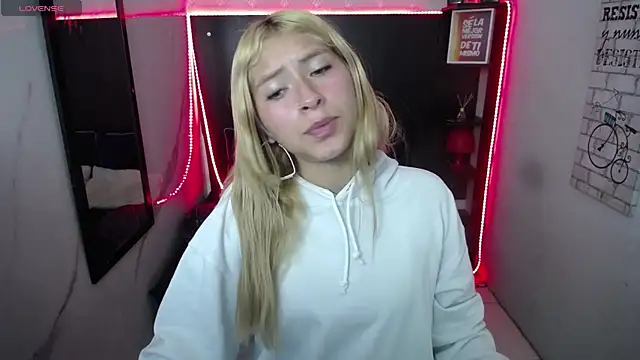 Snapshot of nancy_blonde chatting on 07-15-26, 12:10 nancy blonde online show from 07-15-26, 12:10