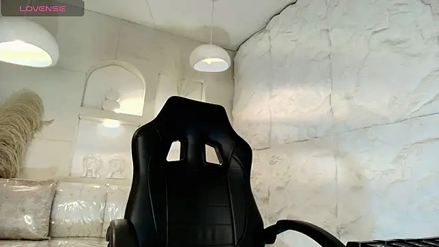 Moon Red r online show from 04-25-26, 07:33