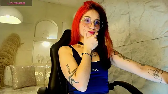 Moon Red r online show from 04-28-26, 08:03