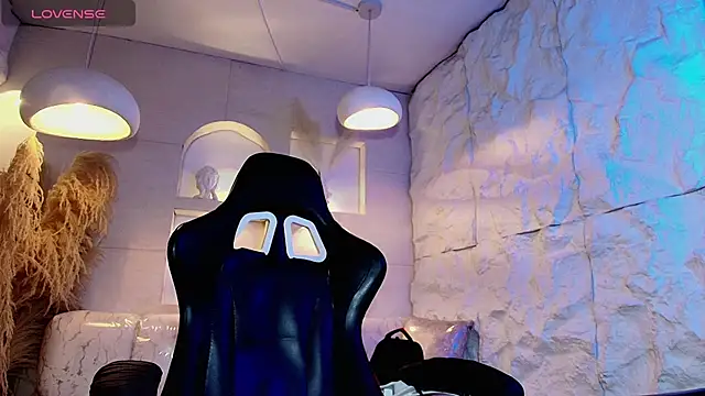 Moon Red r online show from 07-02-26, 07:42