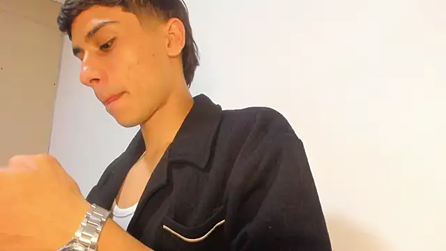 Snapshot of Axel_DavisS chatting on 04-24-26, 07:00 Axel DavisS online show from 04-24-26, 07:00