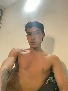 Snapshot of Axel_DavisS chatting on 05-11-26, 05:43 Axel DavisS online show from 05-11-26, 05:43