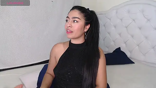 Snapshot of Violet_myers04 chatting on 05-02-26, 03:22 Violet myers04 online show from 05-02-26, 03:22