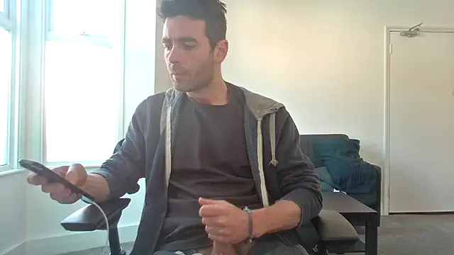 Snapshot of frenchbdmaninlondon chatting on 04-27-26, 11:08 frenchbdmaninlondon online show from 04-27-26, 11:08