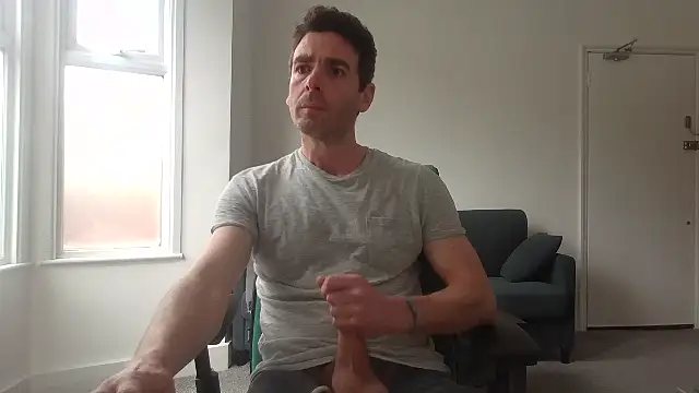 Snapshot of frenchbdmaninlondon chatting on 05-20-26, 02:45 frenchbdmaninlondon online show from 05-20-26, 02:45