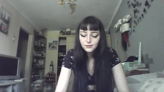 Snapshot of ChargedReign chatting on 06-12-26, 12:15 ChargedReign online show from 06-12-26, 12:15