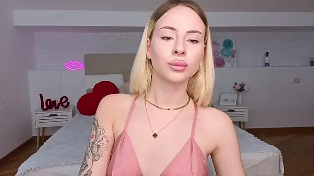 Snapshot of Bella_crazyy chatting on 05-26-26, 08:38 Bella crazyy online show from 05-26-26, 08:38