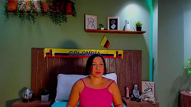 LunaDelux0 online show from 06-12-26, 01:43