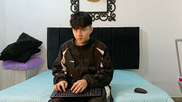 Snapshot of LunayDream chatting on 06-20-26, 11:35 LunayDream online show from 06-20-26, 11:35