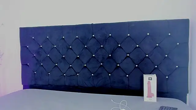 Snapshot of mariana_flower chatting on 05-21-26, 02:13 mariana flower online show from 05-21-26, 02:13