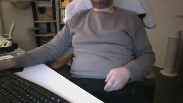 Snapshot of richard9718 chatting on 05-06-26, 08:25 richard9718 online show from 05-06-26, 08:25