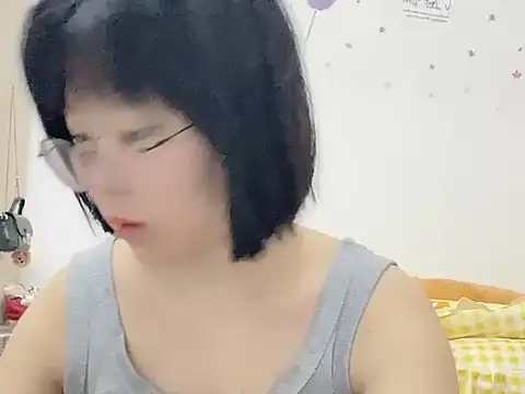 Snapshot of Belle-LL chatting on 04-28-26, 02:44 Belle-LL online show from 04-28-26, 02:44
