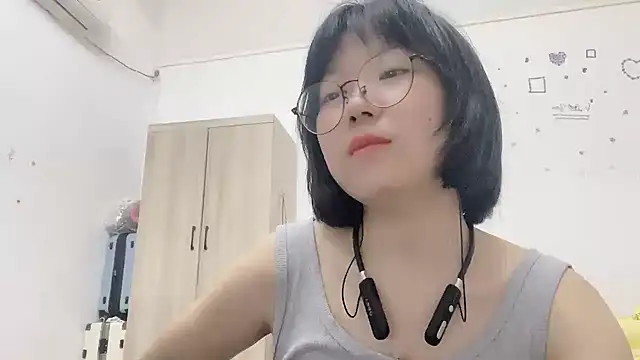 Snapshot of Belle-LL chatting on 05-03-26, 02:56 Belle-LL online show from 05-03-26, 02:56