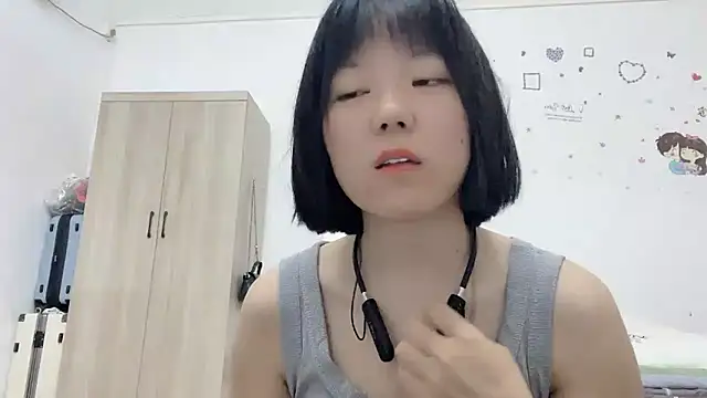 Snapshot of Belle-LL chatting on 05-06-26, 03:17 Belle-LL online show from 05-06-26, 03:17