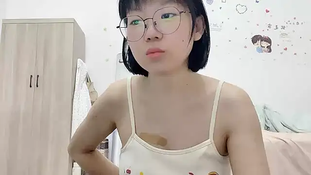 Snapshot of Belle-LL chatting on 05-14-26, 05:47 Belle-LL online show from 05-14-26, 05:47