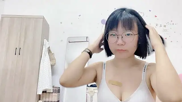 Snapshot of Belle-LL chatting on 05-14-26, 05:53 Belle-LL online show from 05-14-26, 05:53