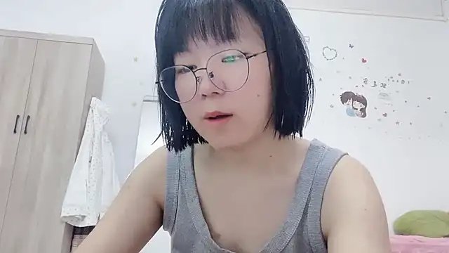 Snapshot of Belle-LL chatting on 05-24-26, 07:13 Belle-LL online show from 05-24-26, 07:13