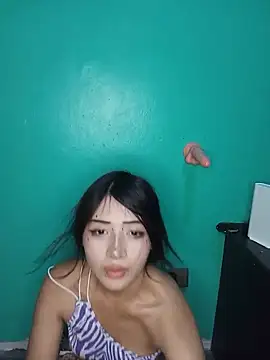 Snapshot of HonyHanna chatting on 06-12-26, 02:21 HonyHanna online show from 06-12-26, 02:21