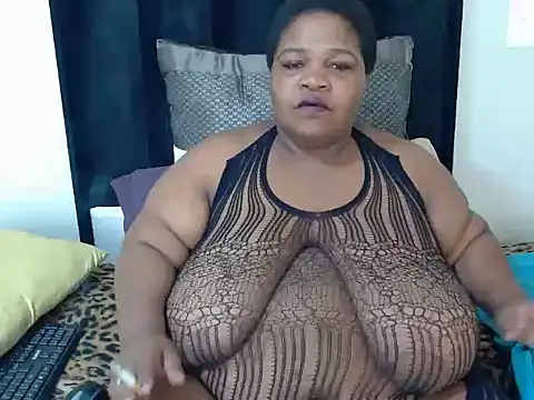 Snapshot of BBWMIDGET40 chatting on 05-20-26, 09:26 BBWMIDGET40 online show from 05-20-26, 09:26