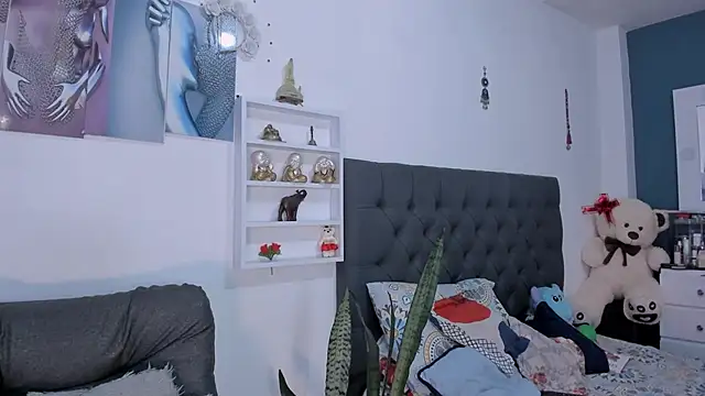 Snapshot of Temis_Selene chatting on 05-19-26, 01:56 Temis Selene online show from 05-19-26, 01:56