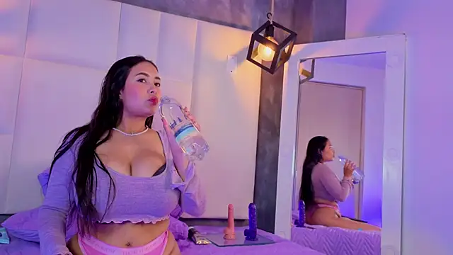 Snapshot of Violetta_rose_ chatting on 04-29-26, 11:44 Violetta rose online show from 04-29-26, 11:44