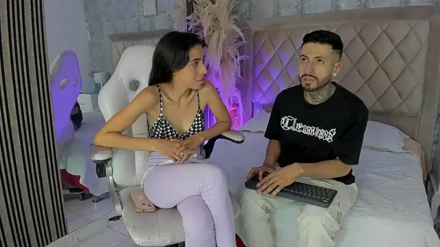 Snapshot of StevenAndLaura chatting on 06-20-26, 04:48 StevenAndLaura online show from 06-20-26, 04:48