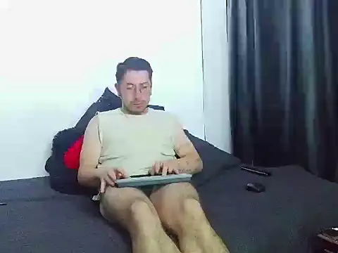 Letorres19 online show from 04-26-26, 01:14