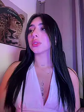 Snapshot of IsabellaNoir_ chatting on 04-28-26, 02:27 IsabellaNoir online show from 04-28-26, 02:27