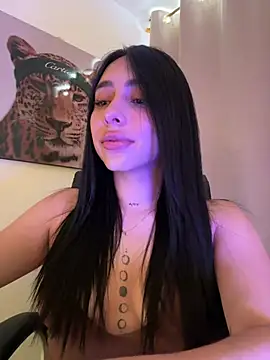 Snapshot of IsabellaNoir_ chatting on 07-15-26, 04:45 IsabellaNoir online show from 07-15-26, 04:45