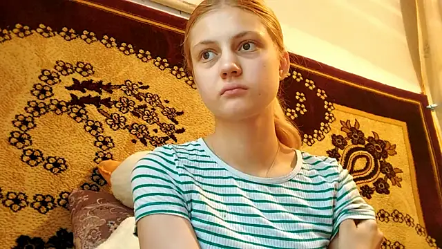 Snapshot of LunaLaday chatting on 07-03-26, 02:40 LunaLaday online show from 07-03-26, 02:40
